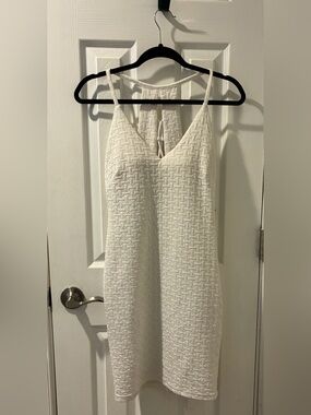 Women’s White V-Neck Sleeveless Dress. Clean and in Great Condition. Size M. $7.